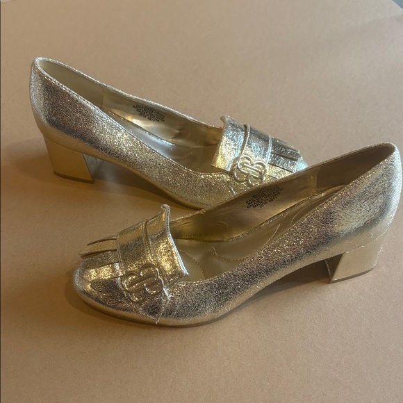 Bandolino metallic silver block heel pumps - Picture 5 of 5